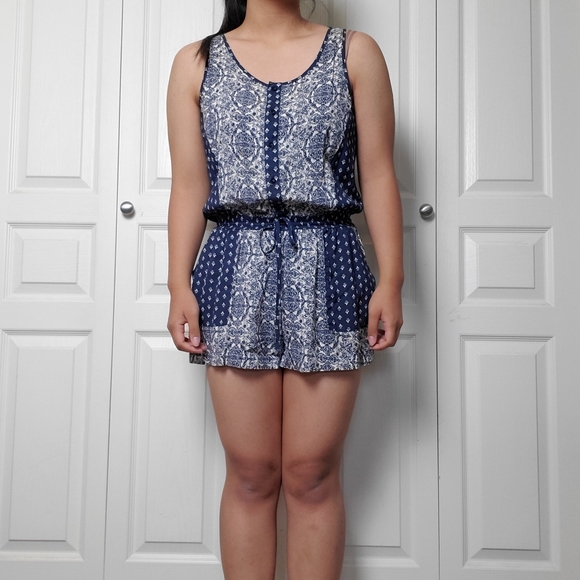 Blue patterned sleeveless romper - Picture 1 of 6